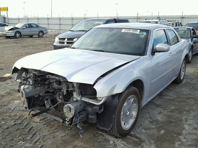 2C3AA53G45H552454 - 2005 CHRYSLER 300 TOURIN SILVER photo 2