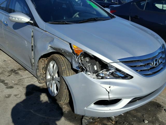 5NPEC4AC3CH340702 - 2012 HYUNDAI SONATA SE SILVER photo 9