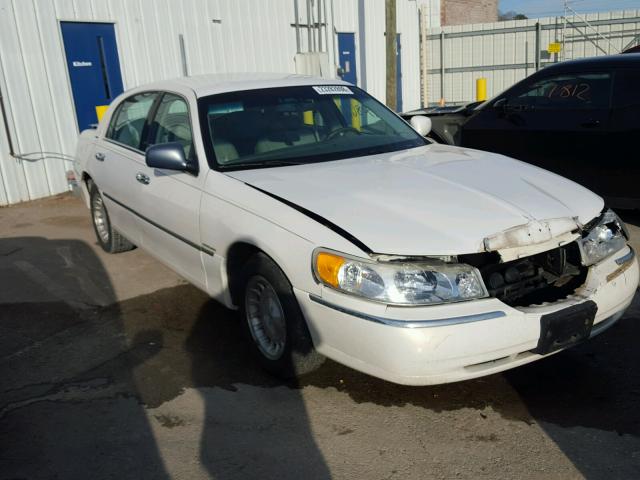 1LNFM81W3WY632223 - 1998 LINCOLN TOWN CAR E WHITE photo 1