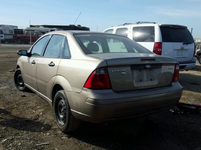 1FAFP34N25W145354 - 2005 FORD FOCUS ZX4 TAN photo 3