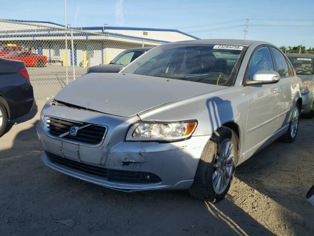 YV1390MS5A2493768 - 2010 VOLVO S40 2.4I SILVER photo 2