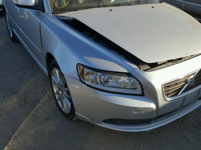 YV1390MS5A2493768 - 2010 VOLVO S40 2.4I SILVER photo 9