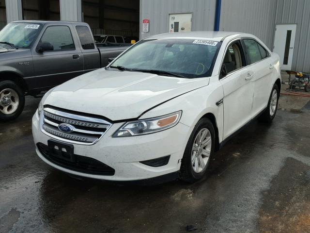 1FAHP2DWXCG103372 - 2012 FORD TAURUS SE WHITE photo 2