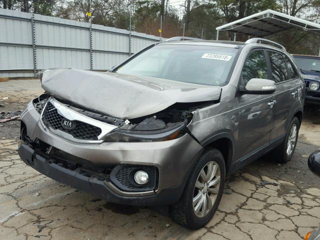 5XYKU4A25BG119812 - 2011 KIA SORENTO EX GRAY photo 2