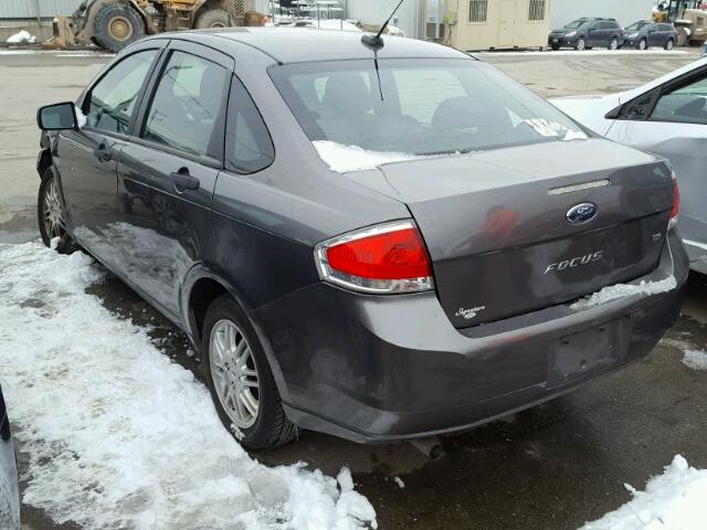 1FAHP3FN8BW193944 - 2011 FORD FOCUS SE GRAY photo 3