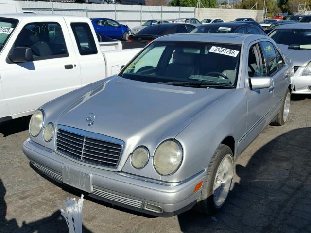 WDBJF65H3XA906540 - 1999 MERCEDES-BENZ E 320 SILVER photo 2