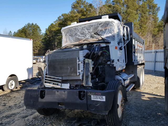 1M2AJ06Y66N002261 - 2006 MACK 600 CHN600 WHITE photo 2