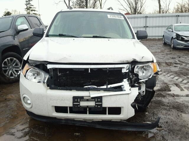 1FMCU9D70CKC29828 - 2012 FORD ESCAPE XLT WHITE photo 9