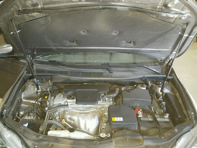 4T1BF1FKXHU334557 - 2017 TOYOTA CAMRY LE GRAY photo 7