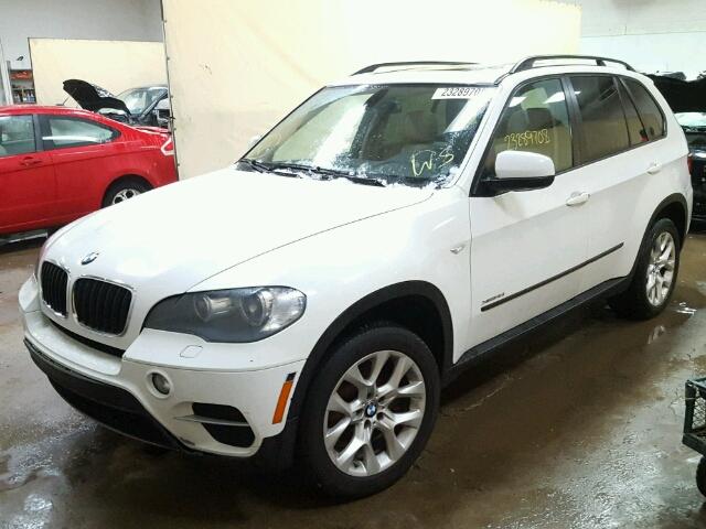 5UXZV4C54BL415796 - 2011 BMW X5 XDRIVE3 თეთრი ფოტო 2