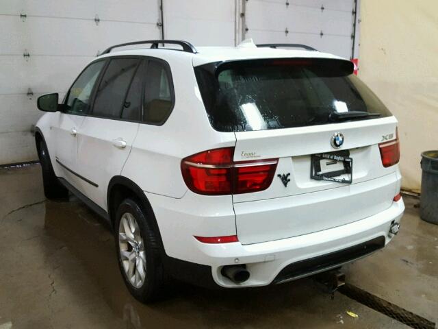 5UXZV4C54BL415796 - 2011 BMW X5 XDRIVE3 WHITE photo 3