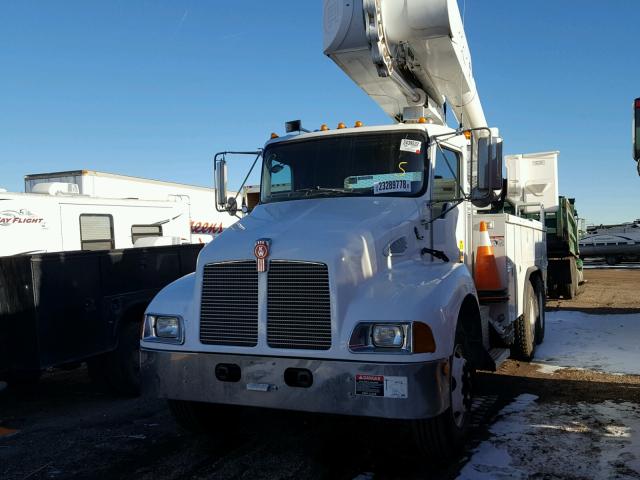 2NKMLD9XX3M393995 - 2003 KENWORTH CONSTRUCTI WHITE photo 2