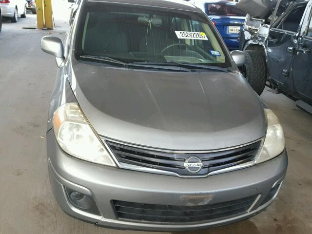 3N1BC1AP5BL449040 - 2011 NISSAN VERSA S GRAY photo 7