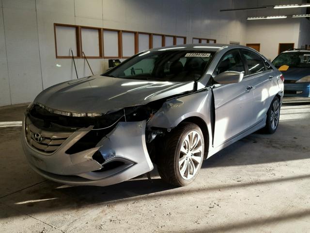 5NPEC4ABXCH333592 - 2012 HYUNDAI SONATA SE SILVER photo 2