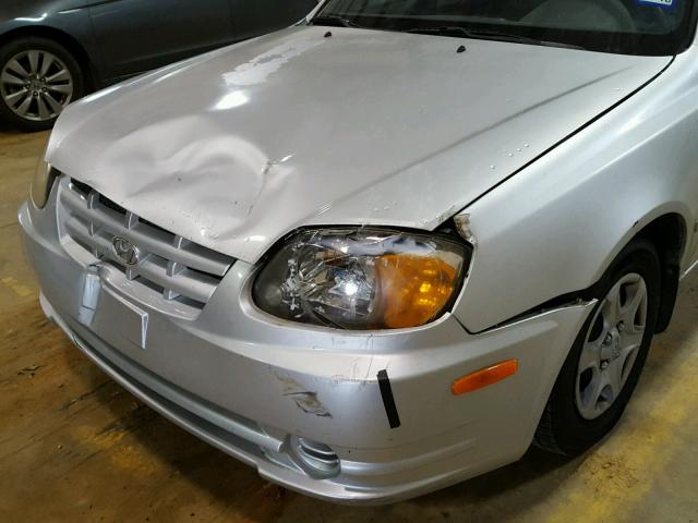 KMHCG35C55U353083 - 2005 HYUNDAI ACCENT GS SILVER photo 9