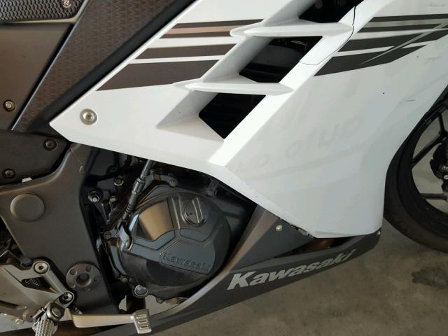 JKAEX8A13HDA31218 - 2017 KAWASAKI EX300 A WHITE photo 7