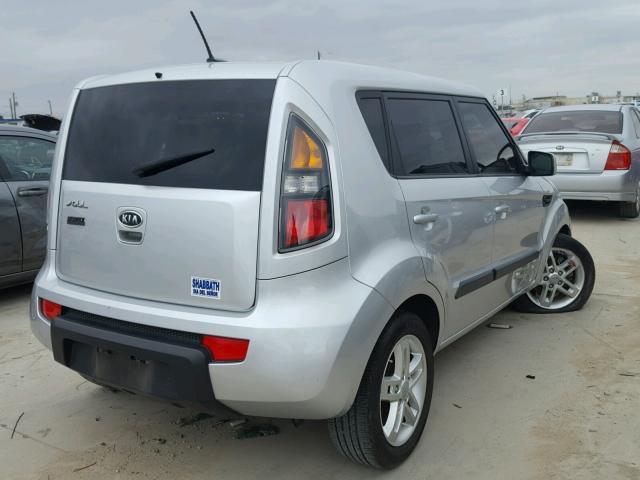 KNDJT2A21B7343093 - 2011 KIA SOUL + SILVER photo 4