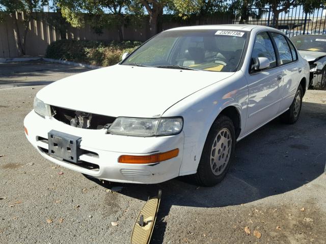 JN1CA21DXTT180309 - 1996 NISSAN MAXIMA GLE WHITE photo 2