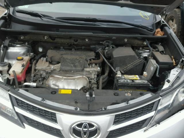 JTMRFREV0D5005402 - 2013 TOYOTA RAV4 XLE SILVER photo 7