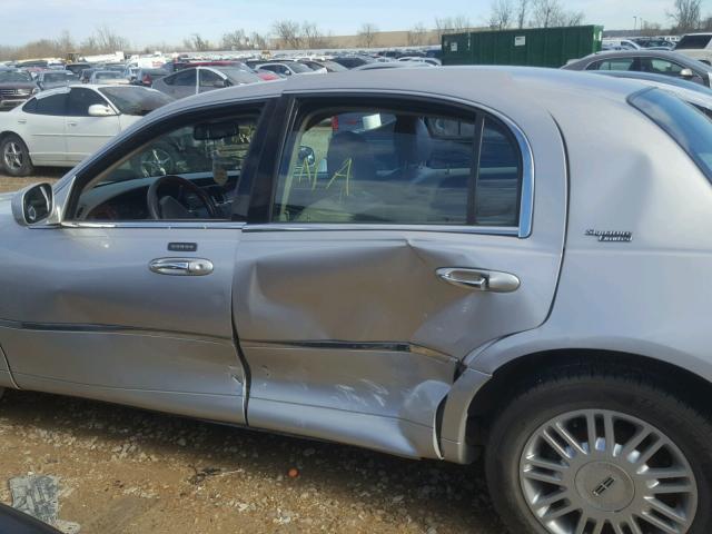 2LNHM82V79X627688 - 2009 LINCOLN TOWN CAR S GRAY photo 9