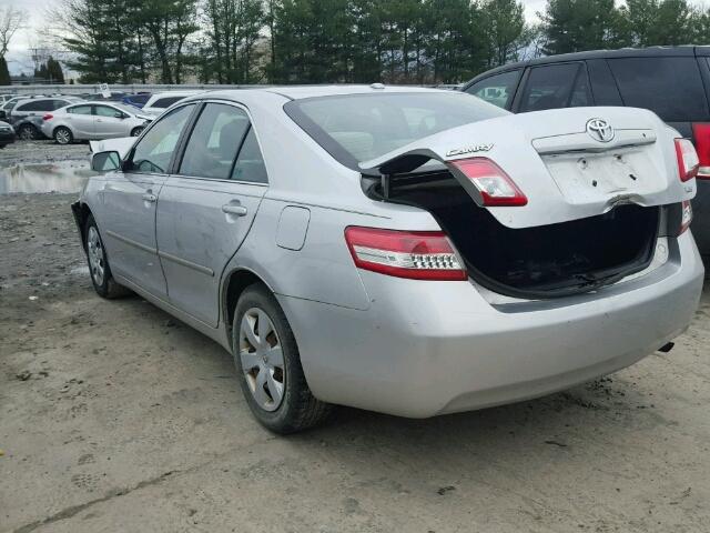 4T1BF3EK1AU064279 - 2010 TOYOTA CAMRY BASE SILVER photo 3