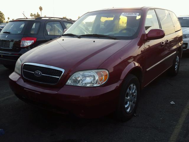 KNDUP132256717035 - 2005 KIA SEDONA EX RED photo 2