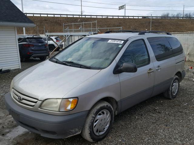 4T3ZF13C72U447697 - 2002 TOYOTA SIENNA LE SILVER photo 2