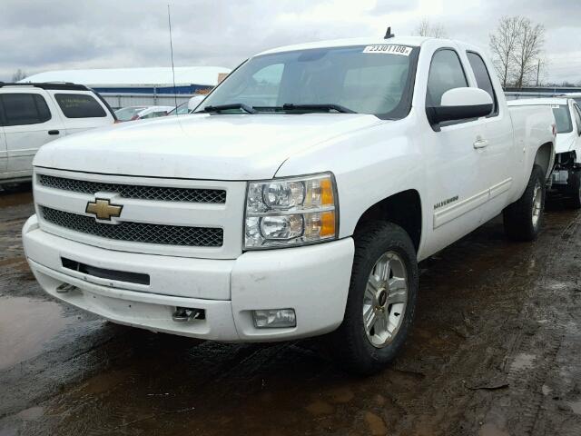 1GCRKSE36BZ273149 - 2011 CHEVROLET SILVERADO WHITE photo 2