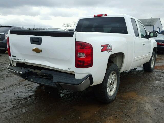 1GCRKSE36BZ273149 - 2011 CHEVROLET SILVERADO WHITE photo 4