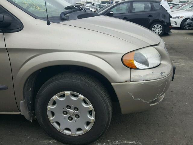 1C4GJ45342B741409 - 2002 CHRYSLER VOYAGER LX BROWN photo 9