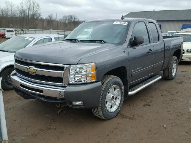 1GCRKSE34BZ308870 - 2011 CHEVROLET SILVERADO SILVER photo 2