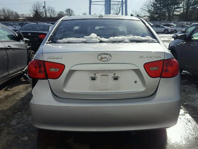 KMHDU46D78U565725 - 2008 HYUNDAI ELANTRA GL SILVER photo 9