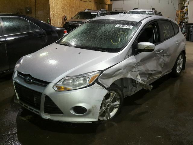 1FADP3K25EL186336 - 2014 FORD FOCUS SE SILVER photo 2