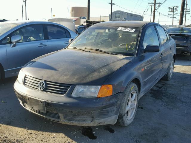 WVWMA63B7WE383610 - 1998 VOLKSWAGEN PASSAT GLS BLACK photo 2