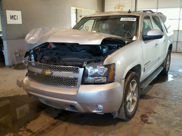 1GNSCJE03BR254807 - 2011 CHEVROLET SUBURBAN C SILVER photo 2