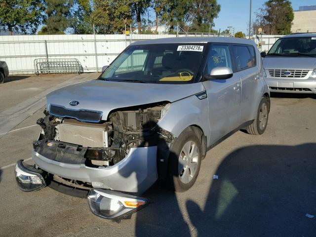 KNDJN2A21G7830926 - 2016 KIA SOUL SILVER photo 2