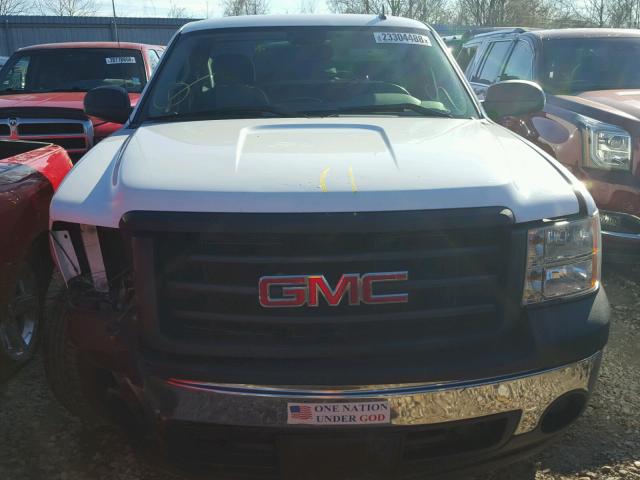 1GTEC14X28Z108685 - 2008 GMC SIERRA C15 WHITE photo 7