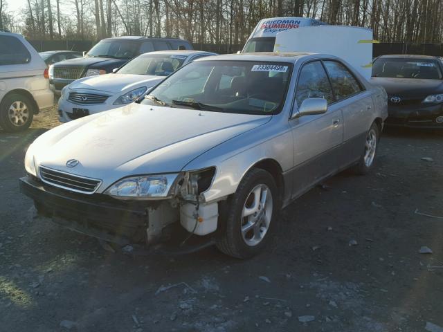 JT8BF28G610338734 - 2001 LEXUS ES 300 SILVER photo 2