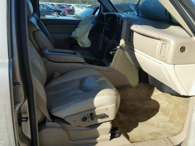 3GNEC16Z33G266175 - 2003 CHEVROLET SUBURBAN C TAN photo 5