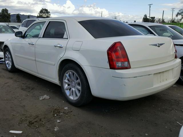 2C3JA43R35H568379 - 2005 CHRYSLER 300 CREAM photo 3