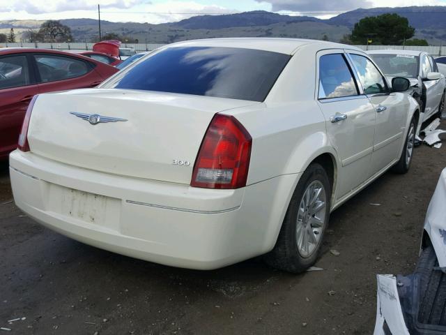 2C3JA43R35H568379 - 2005 CHRYSLER 300 CREAM photo 4