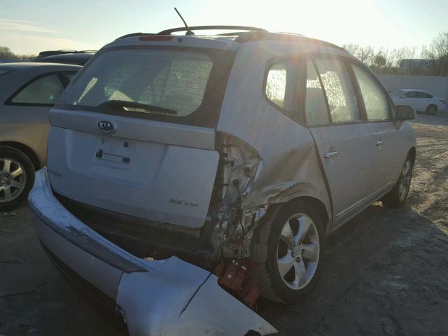 KNAFG526687186292 - 2008 KIA RONDO LX SILVER photo 4