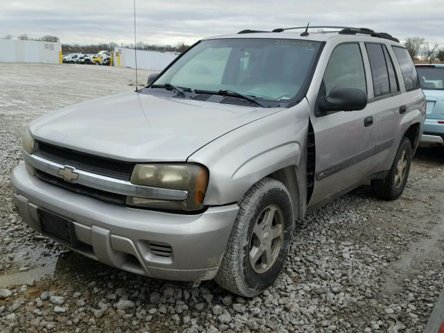 1GNDT13S442134863 - 2004 CHEVROLET TRAILBLAZE SILVER photo 2