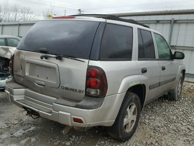 1GNDT13S442134863 - 2004 CHEVROLET TRAILBLAZE SILVER photo 4