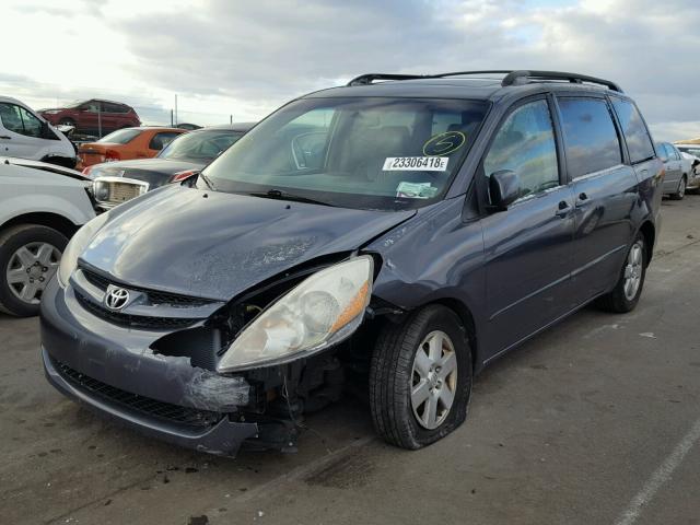 5TDZK22C48S114189 - 2008 TOYOTA SIENNA XLE BLUE photo 2