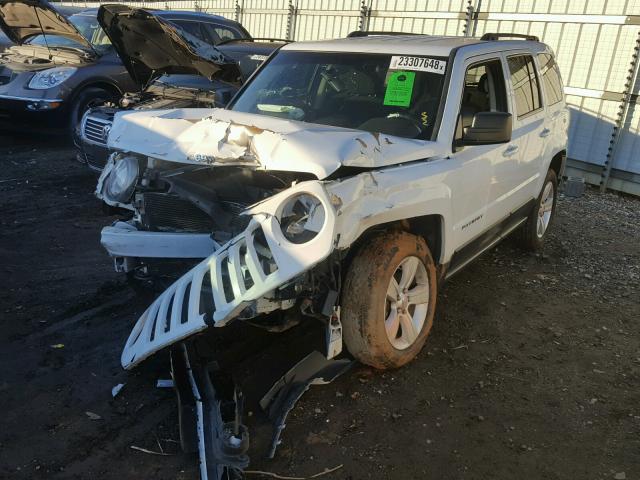 1J4NF1GB2BD217539 - 2011 JEEP PATRIOT SP WHITE photo 2