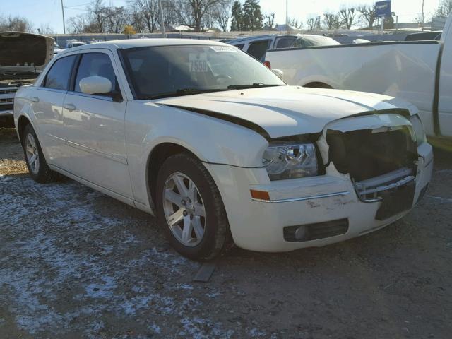 2C3KA53G06H192265 - 2006 CHRYSLER 300 TOURIN WHITE photo 1