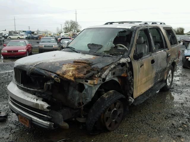 5LMFU285X5LJ22647 - 2005 LINCOLN NAVIGATOR SILVER photo 2