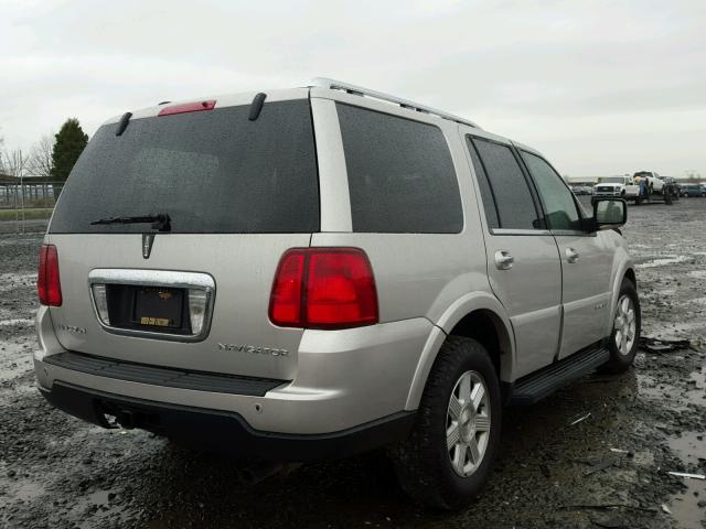 5LMFU285X5LJ22647 - 2005 LINCOLN NAVIGATOR SILVER photo 4