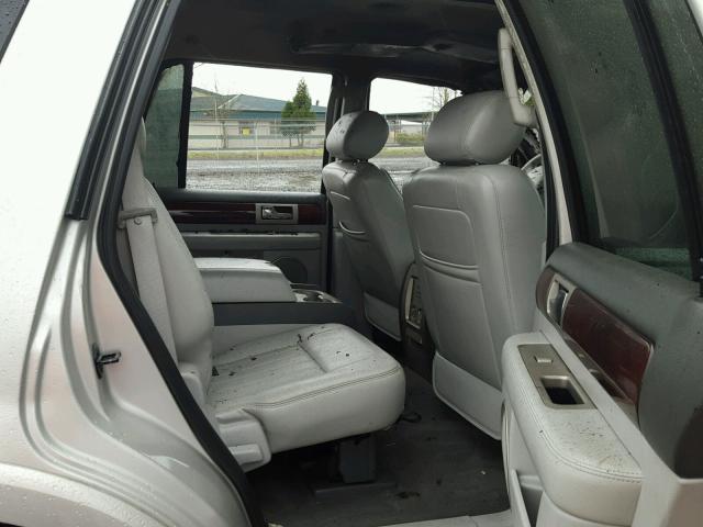 5LMFU285X5LJ22647 - 2005 LINCOLN NAVIGATOR SILVER photo 6